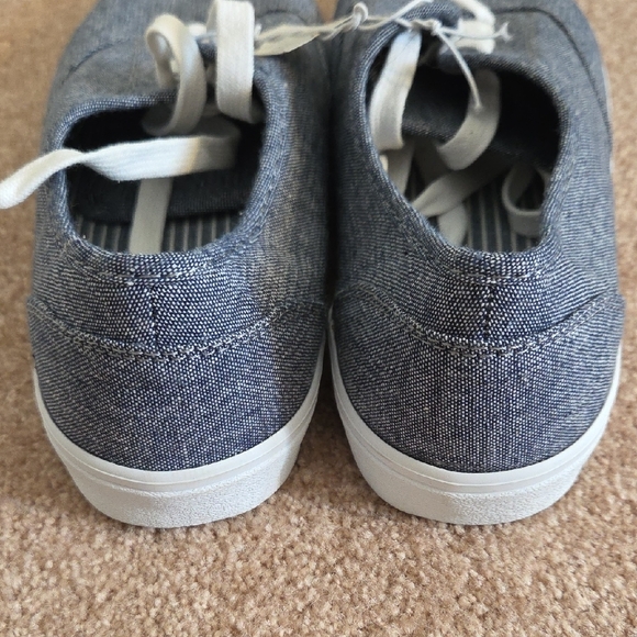 Old Navy Men's Blue and White Sneakers - Picture 5 of 8